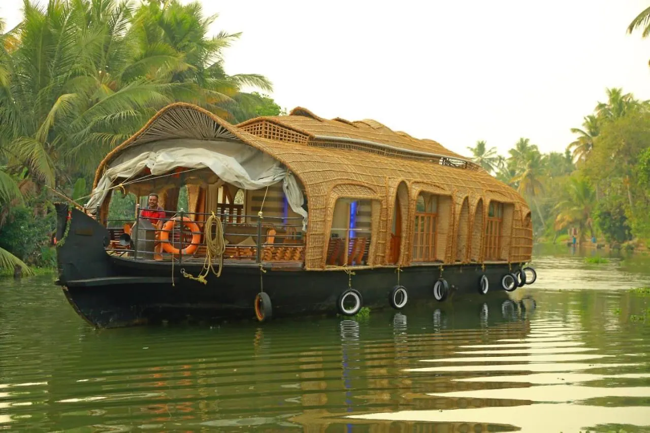 Waterrail Houseboat Villa Kumarakom